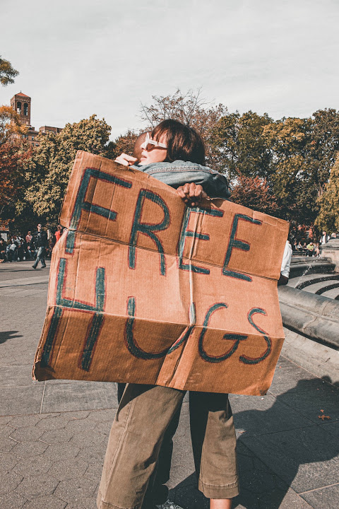 Free: Free Hugs Signage - nohat.cc