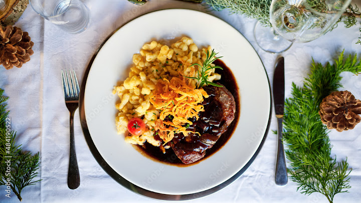 Free: Rinderlende mit Röstzwiebeln Zwiebelrostbraten mit Sauce und ...